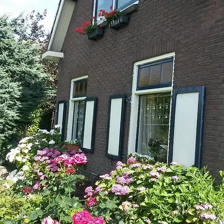 Bed & Breakfast Aan De Limes In Maurik